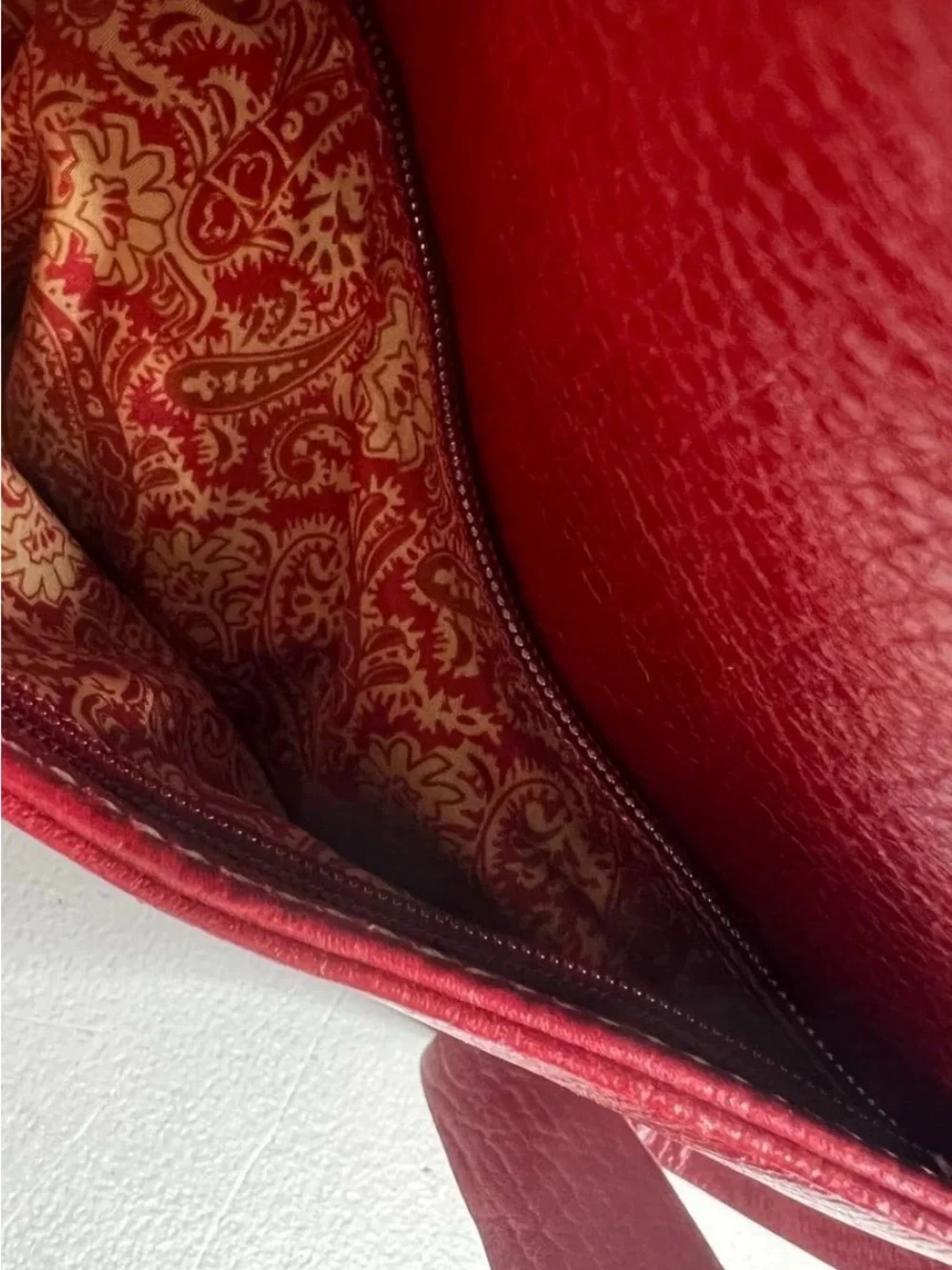 Maxx New York Red Glossy Pebbled Leather Hobo/ShoulderbBag Contrast